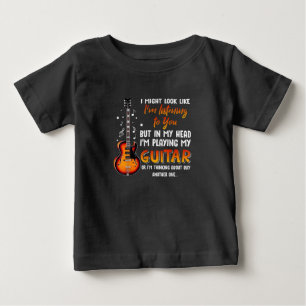 Jag kanske ser ut att lyssna på dig, men i min t shirt