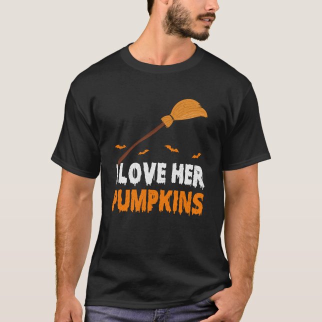 Jag Kärlek Hennes i Kärlek Hans Broomstick Pumpkin T Shirt (Framsida)