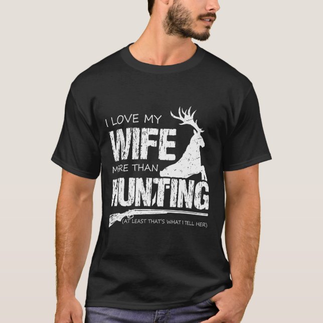 Jag Kärlek min fru mer än att jaga T Shirt (Framsida)