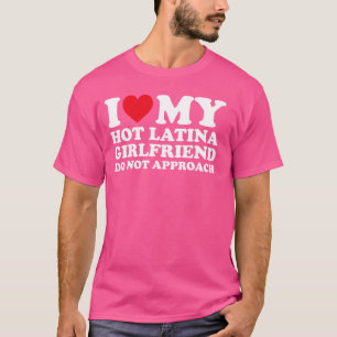 Jag Kärlek min Hett Latina Girlkompis närmar sig i T Shirt