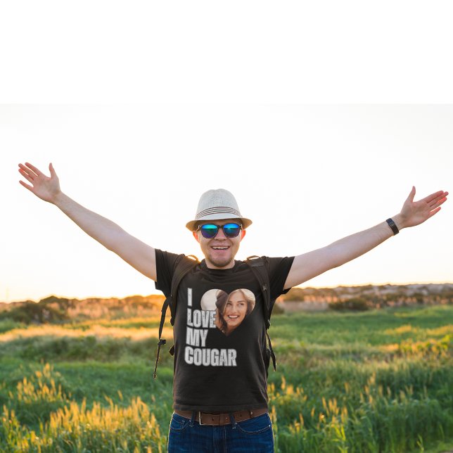Jag Kärlek min kugar Girlkompis Photo Boykompis Gi T Shirt (I Love My Cougar Girlfriend Photo Boyfriend Gift T-Shirt)