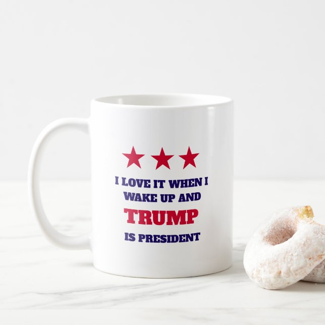 Jag kärlek när jag vaknar och Trump är president Kaffemugg (Med munk)