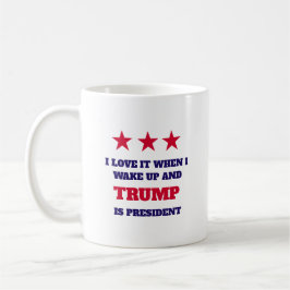 Jag kärlek när jag vaknar och Trump är president Kaffemugg