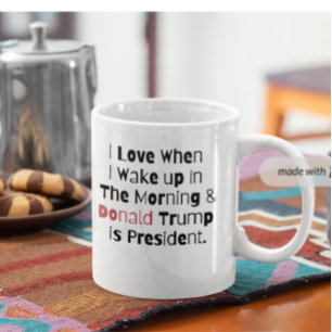 Jag Kärlek när jag vaknar upp och Trump är preside Kaffemugg