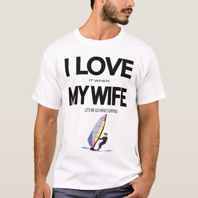 Jag Kärlek när min fru låter mig gå Windsurfing T Shirt (Framsida)