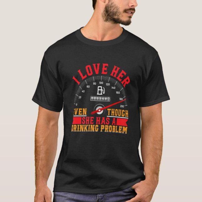 Jag Kärlekar henne även om hon har ett dricksprobl T Shirt (Framsida)