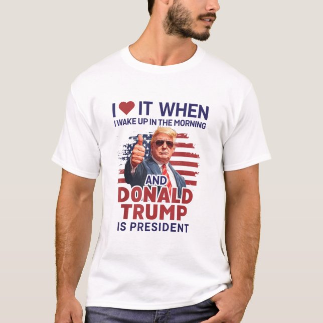 Jag Kärlekar när jag vaknar upp och trumpar på mig T Shirt (Framsida)