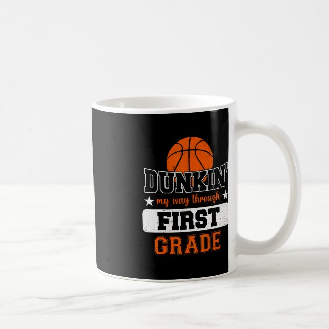 Jag kissar min väg genom första Klass-basketbollen Kaffemugg (Höger)