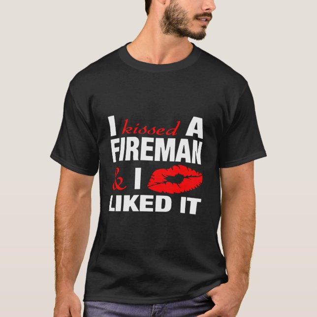 Jag knivhögg en Fireman Funny Firefighters flickvä T Shirt (Framsida)