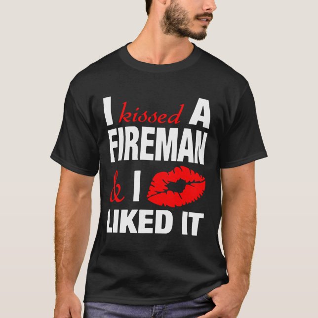 Jag knivhögg en Fireman Funny Firefighters flickvä T Shirt (Framsida)