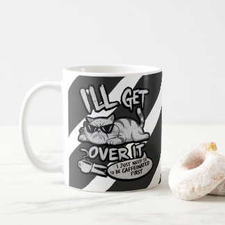 JAG KOMMER ATT TA ÖVER DET - TIRERAD KATT - svart, Kaffemugg