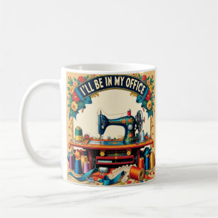 Jag kommer att vara på mitt kontor, Lusnys Sewing Kaffemugg