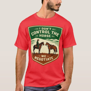 Jag kontrollerar inte hästen Vi förhandlar Rolig V T Shirt