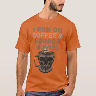 Jag kör på kaffe och skräckfilmer Halloween-kostym T Shirt
