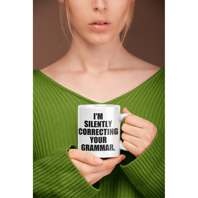 JAG KORRIGERAR DIN GRAMMAR. KAFFEMUGG (Skapare uppladdad)