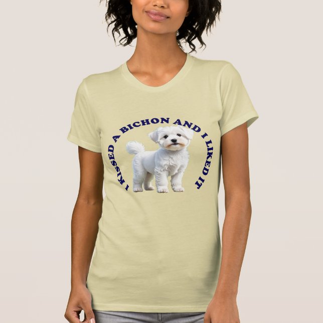 Jag kysste en Bichon Frise-valp T Shirt (Framsida)