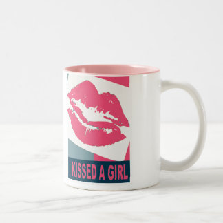 Jag kysste en flicka Två-Tonad mugg