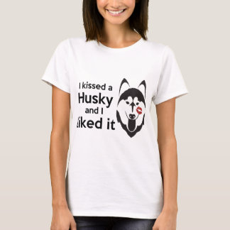 "Jag kysste en Husky och gillade det" Womens Tee