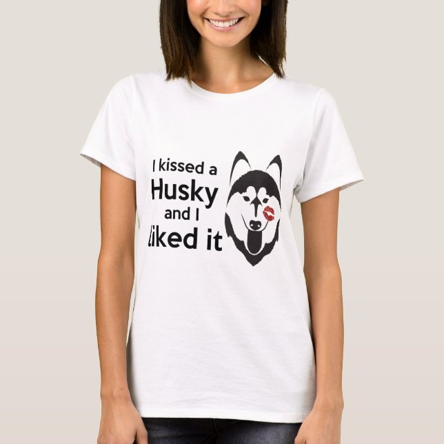 "Jag kysste en Husky och gillade det" Womens Tee (Framsida)