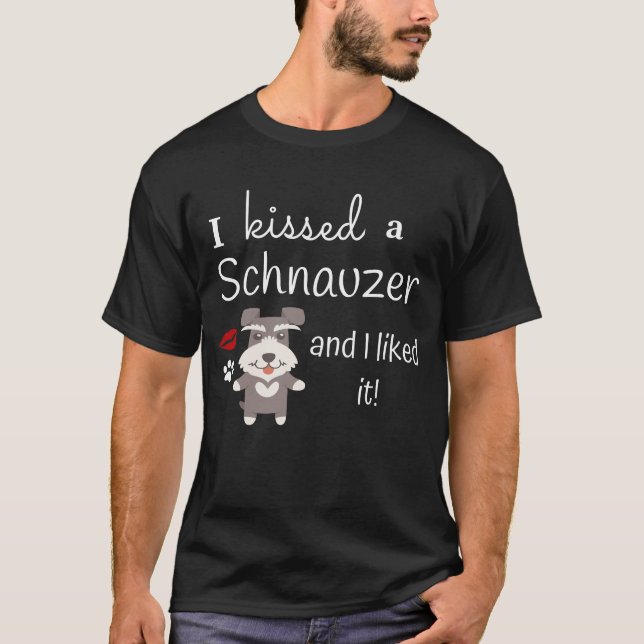 Jag kysste en Schnauzer, och jag gillade den den T Shirt (Framsida)