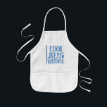 Jag lagar som min Pappou Grekiska Kids Apron Barnförkläde<br><div class="desc">Ingen kokar som en grek - men små kan försöka ta efter Pappou i köket och spola den där vackra unge apron med grekiskt blått brev som lyder "Jag lagar som min pappa"</div>