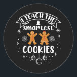 Jag lär mig den smartaste cookies Teacher-julen Runt Klistermärke<br><div class="desc">Jul 2021 Matching amily Pajamas</div>
