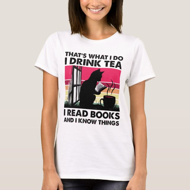 Jag läser böcker och jag vet saker t shirt (Framsida)