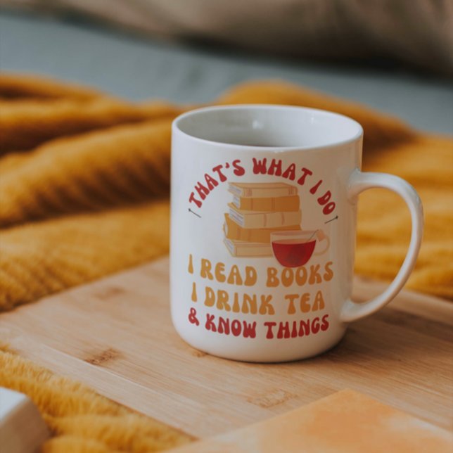 Jag läser bokar i dricker te och vet att sak är ro kaffemugg (Skapare uppladdad)