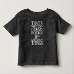 Jag läser Bokar och jag känner Sak.. T Shirt<br><div class="desc">En exklusiv rolig citattprodukt. Underbar för bok älskare, gäss och Studenter i skolan! En perfekt närvarande vid jul, födelsedag, Far Dag eller Mors dag. Den här garantin passar perfekt i en läsarhändelse i Bibliotek, Bok klubb eller bok. Underbar för litteraturlärare. Det är vad jag gör. Jag läser Bokar och jag...</div>