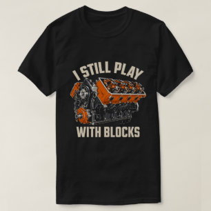 Jag leker fortfarande med klossar Rolig V8-motorme T Shirt
