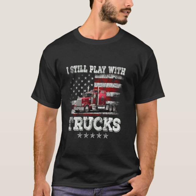Jag leker fortfarande med Lastbilar American Flagg T Shirt (Framsida)