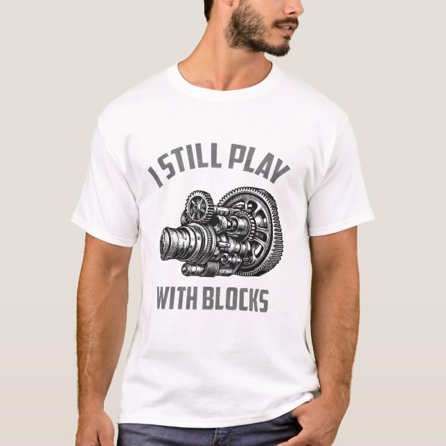 Jag leker fortfarande med Tävla för att underhålla T Shirt (Framsida)