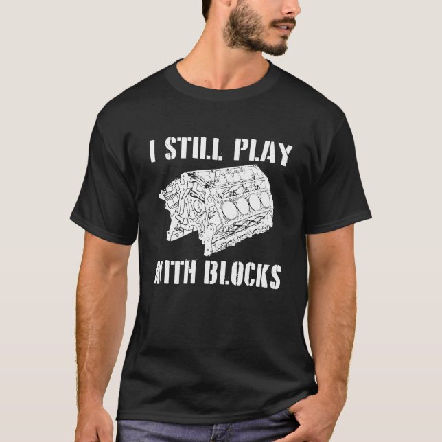 Jag leker fortfarande med Tävling-motorns blockmot T Shirt (Framsida)