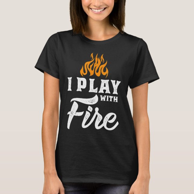 Jag leker med brandsläckningskamera för pyromaniak t shirt (Framsida)