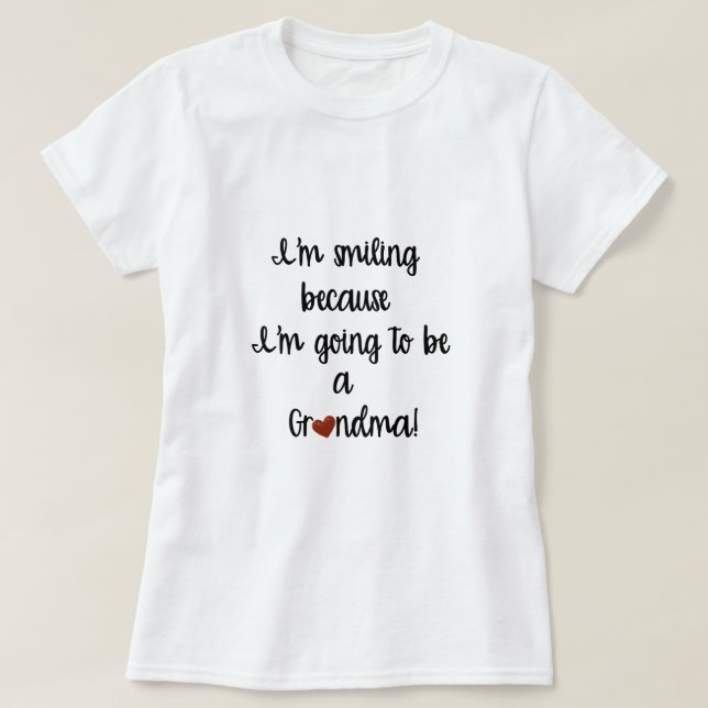 Jag ler eftersom jag kommer bli mormor T-Shirt (Design framsida)