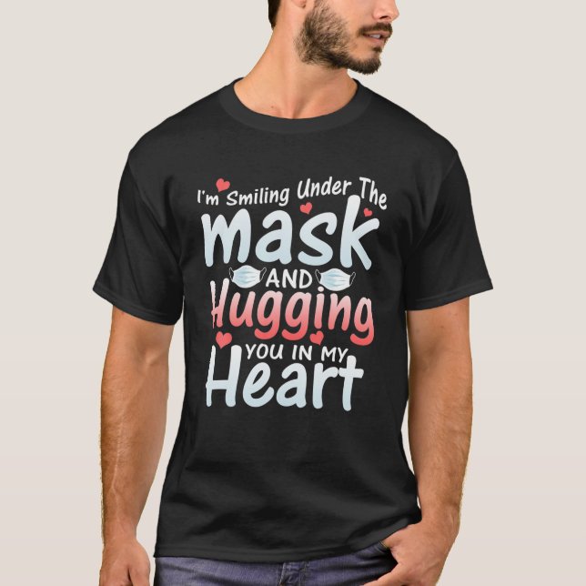 Jag ler under masken och hånar dig i min H T Shirt (Framsida)