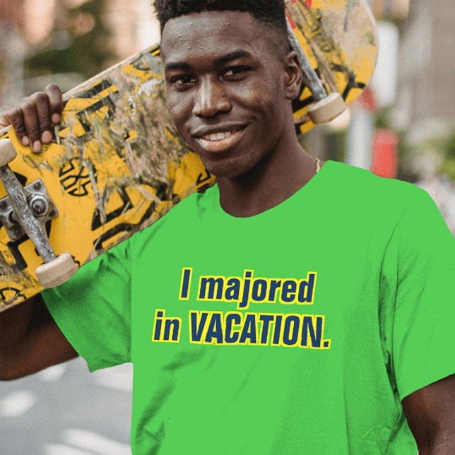 Jag lyckades i Vacation Blue Gult Movie Slogan T Shirt (Green t-shirt with slogan that says 'I majored in VACATION.')