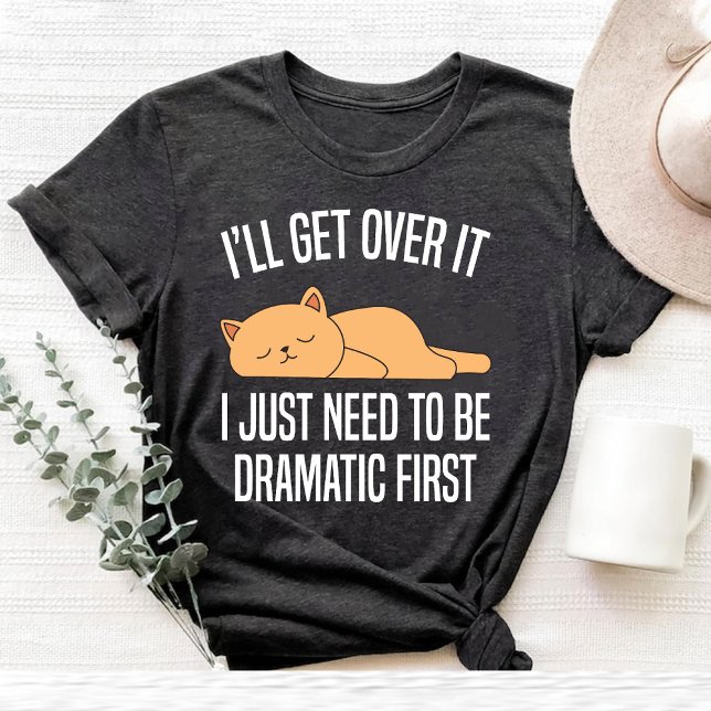 Jag måste bara vara dramatisk. t shirt (i'll get over it i just need to be dramatic Cat T-Shirt)