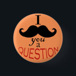 "Jag Mustache You a Query"-knapp Knapp<br><div class="desc">En mustasch på en knapp. Vad är det som inte gillar? Design är 100 % originellt,  med mustaschen digitalt ritad och ordnad.</div>