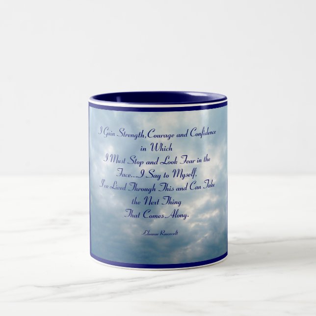Jag når styrka, kurage och Confidenc… Två-Tonad Mugg (Center)