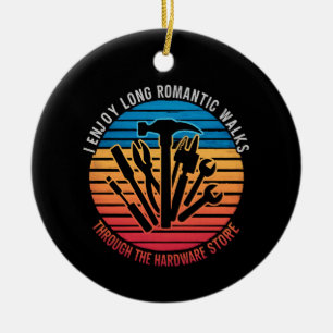 Jag njuter av långa romantiska promenader genom hå julgransprydnad keramik