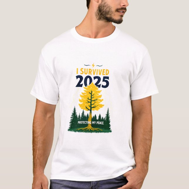 Jag överlevde 2025 T-shirt | Skyddar min sinnesfri (Framsida)