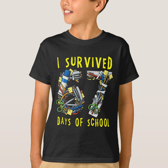 Jag överlevde 67 + 33 skoldagar 100:e dagens matte t shirt (Framsida)