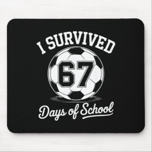Jag överlevde 67 dagar av pojkarnas fotboll i skol musmatta