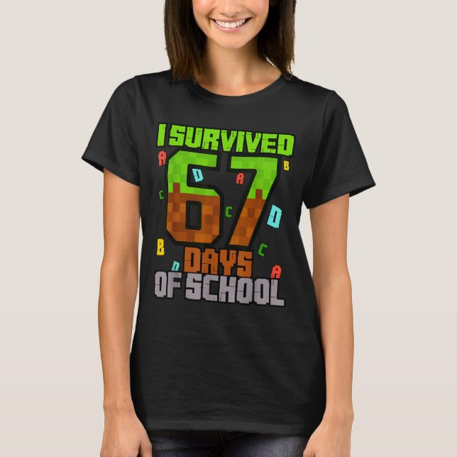 Jag överlevde 67 dagar av skolrelaterad humor meme t shirt (Framsida)