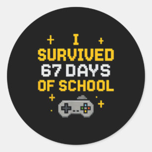 Jag överlevde 67 dagar i skolan Rolig spelare Stud Runt Klistermärke
