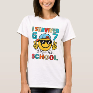 Jag överlevde 67 dagar i skolan Roligt 67 meme-stu T Shirt