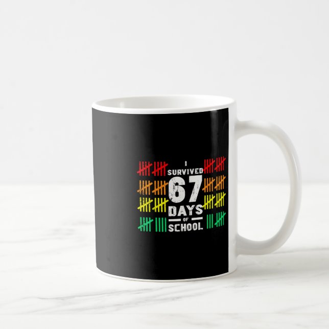 Jag överlevde 67 skoldagar Rolig 67-meme för barn Kaffemugg (Höger)
