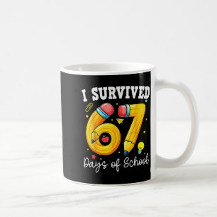 Jag överlevde 67 skoldagar Rolig 67-meme lärare Kaffemugg