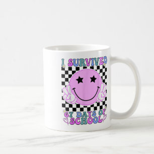 Jag överlevde 67 skoldagar Rolig 67 meme student Kaffemugg